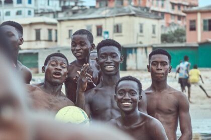 photo-1610441572339-bdf395d1c410