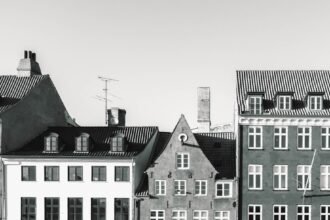 photo-1626008610859-529e568f3277