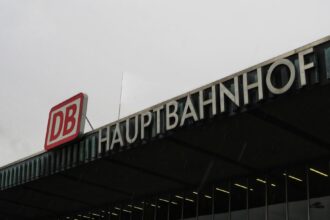 photo-1633521251941-98532110a427