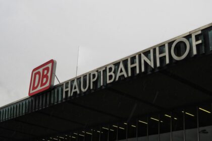 photo-1633521251941-98532110a427