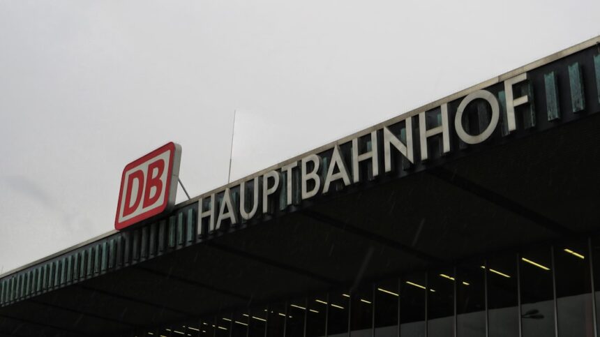 photo-1633521251941-98532110a427