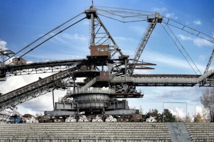 photo-1636057398964-ed79ae6d8f07