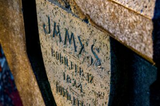 photo-1644570429653-2fb687463699