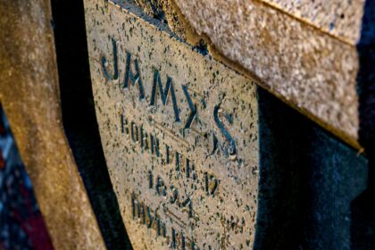 photo-1644570429653-2fb687463699