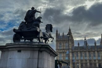 photo-1647470963303-cbcf6c630674