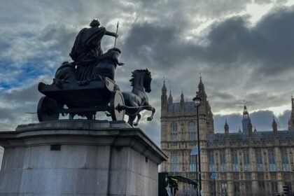 photo-1647470963303-cbcf6c630674