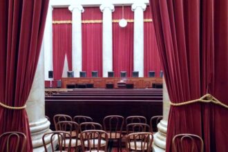 photo-1652582753343-42ac383ef2ec