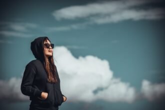 photo-1656983530880-2341f66b4397