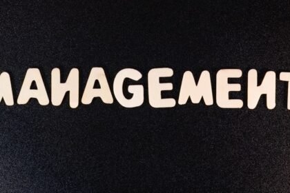 photo-1696041761374-6cfa63afe0b1