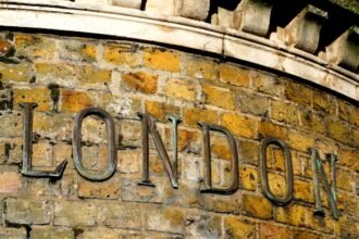 photo-1700923884850-761f1da0c0e7