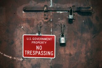 photo-1712041319662-33b06a93daaf-1