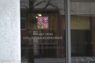 photo-1763328315966-190dee732906