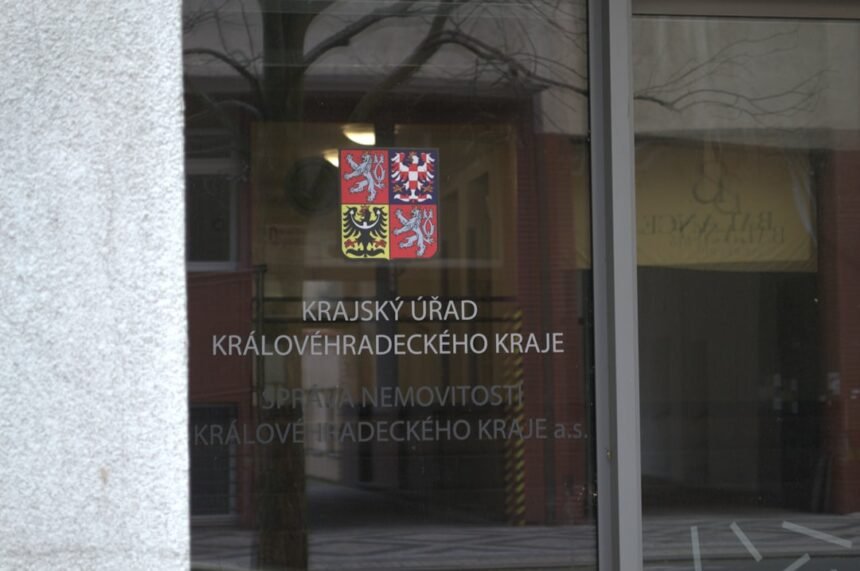 photo-1763328315966-190dee732906