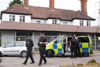 skynews-bell-hotel-epping-protest_7005324