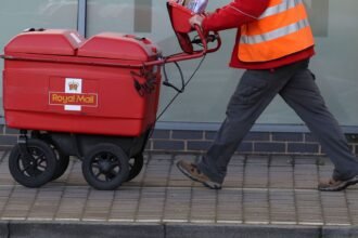 skynews-postman-royal-mail_5776119