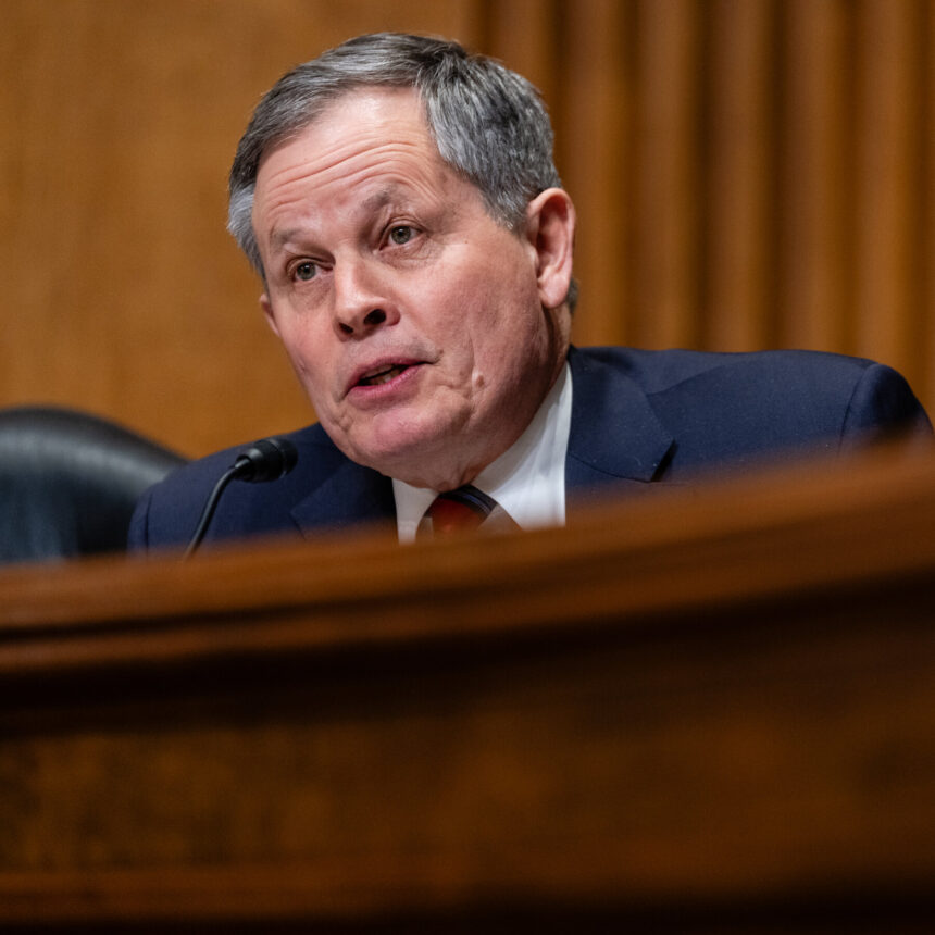 04pol-daines-retire1-mediumSquareAt3X-2