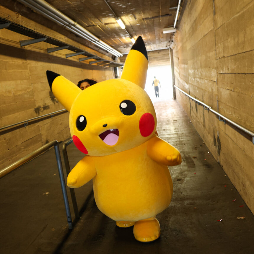 05cul-pokemon-trump-fzvb-mediumSquareAt3X-2