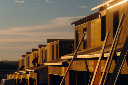 06biz-econ-data-1-bjqv-mediumSquareAt3X