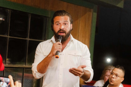 06nat-AKguy-tx-kgvl-mediumSquareAt3X-1