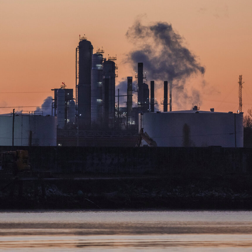 07pol-midterns-econ-mwkc-mediumSquareAt3X