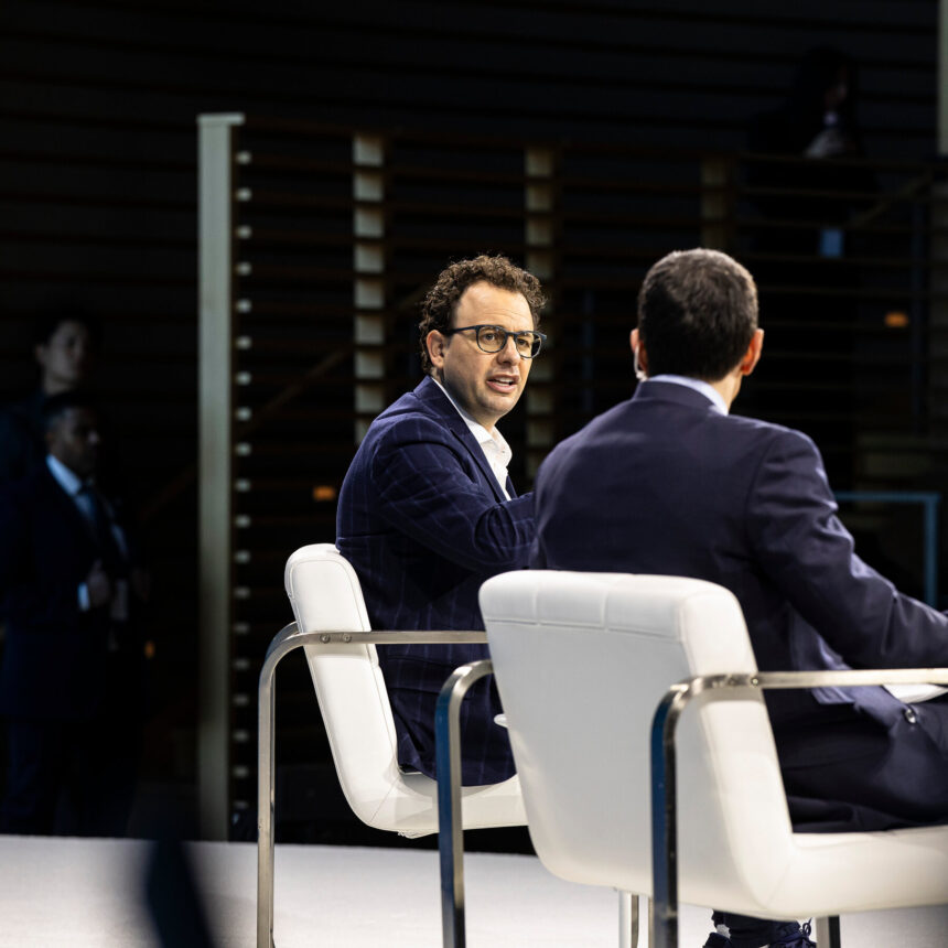 09biz-anthropic-pzwb-mediumSquareAt3X-2