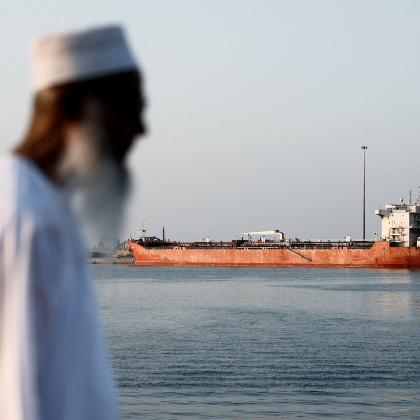 12DC-IRAN-STRAIT-hgzk-mediumSquareAt3X-11