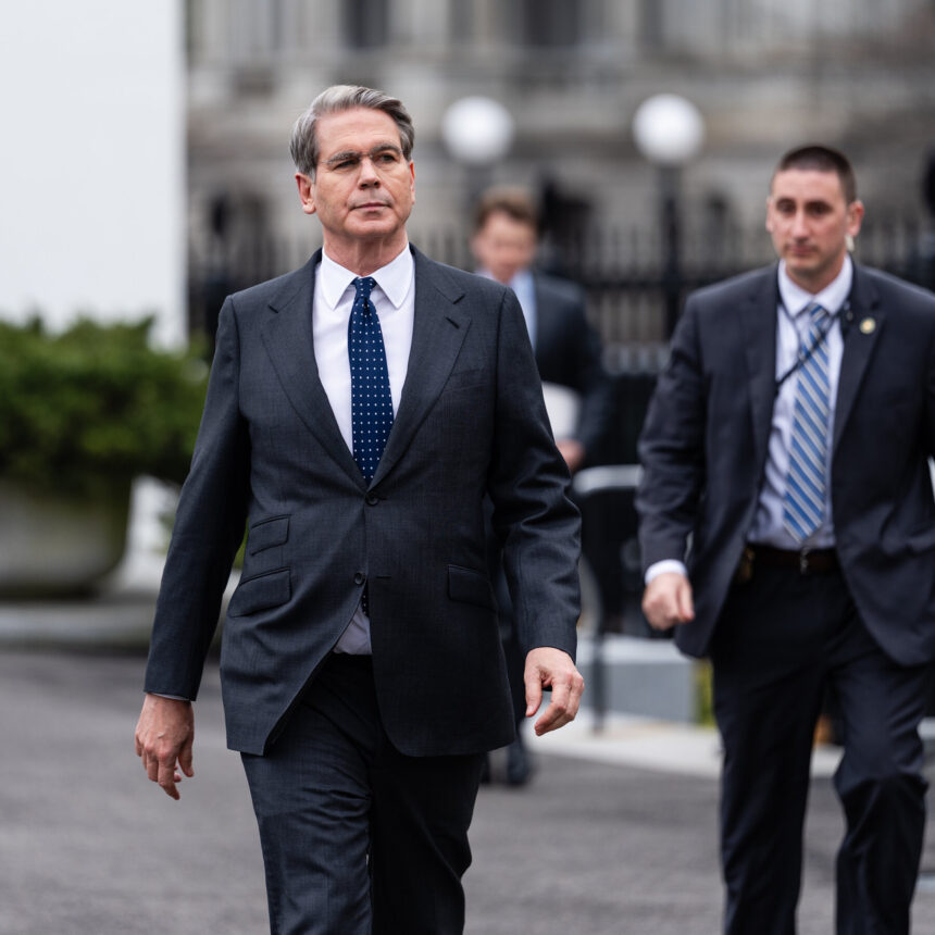 12dc-russiasanctions-whjc-mediumSquareAt3X-22