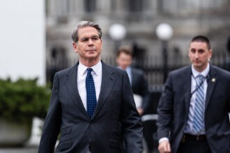 12dc-russiasanctions-whjc-mediumSquareAt3X-5