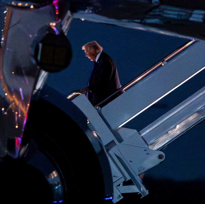 15dc-trump-econ-vqpw-mediumSquareAt3X-25