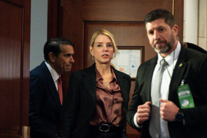 18trump-news-bondi-sub-gjhk-mediumSquareAt3X