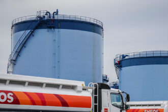 19BIZ-STOCKS-OIL-GAS-cjqm-mediumSquareAt3X