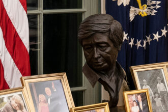 20pol-presidents-chavez-hzlb-mediumSquareAt3X-4