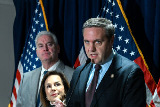 20pol-trump-hurd-mjtf-mediumSquareAt3X