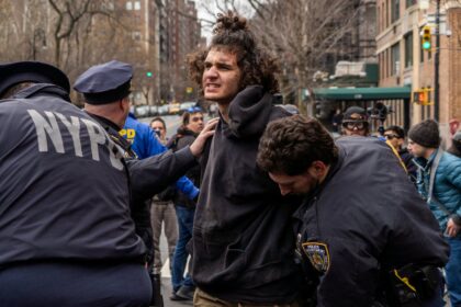 Protests-outside-Mayor-Zohran-Mamdanis-home-in-New-York-City-2ei2yujb