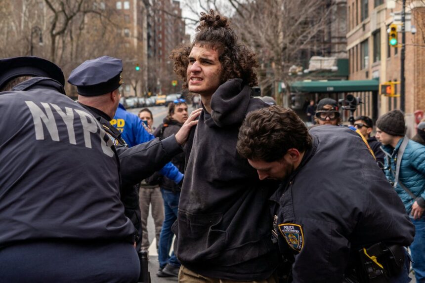Protests-outside-Mayor-Zohran-Mamdanis-home-in-New-York-City-2ei2yujb