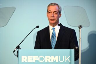 Robert-Jenrick-And-Nigel-Farage-Attend-Reform-UK-Press-Conference-i5s7rijp-2