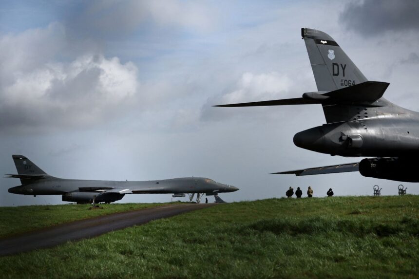 TOPSHOT-BRITAIN-IRAN-US-ISRAEL-WAR-9cqolne5-1
