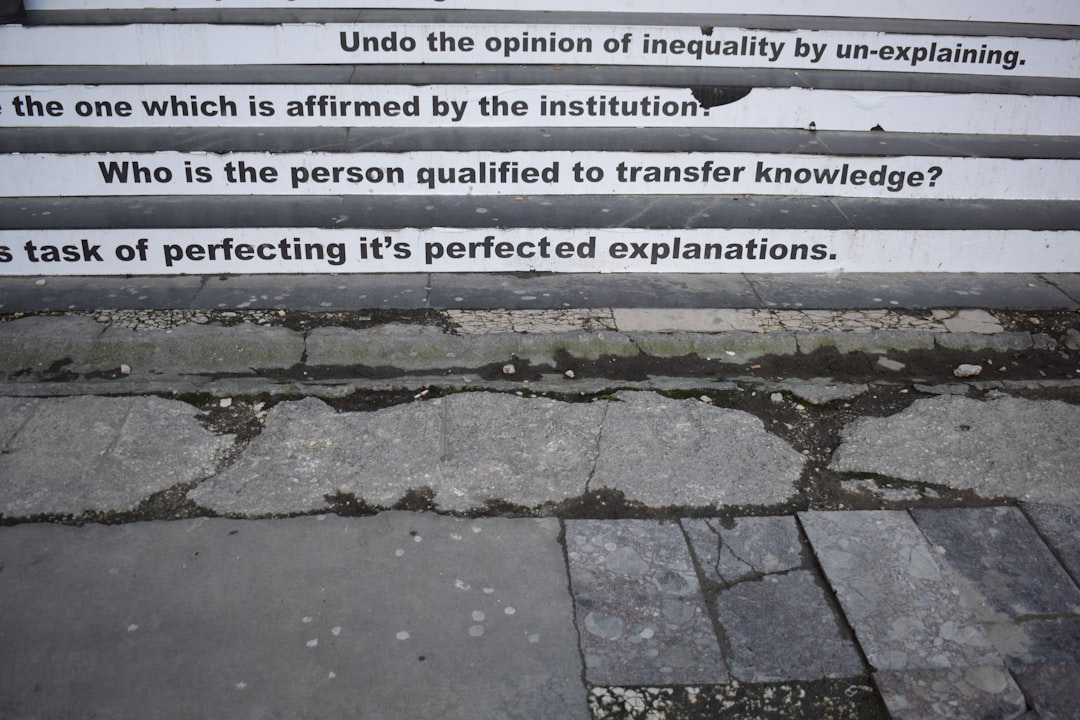 Contradictory Statements and Uncertain Goals