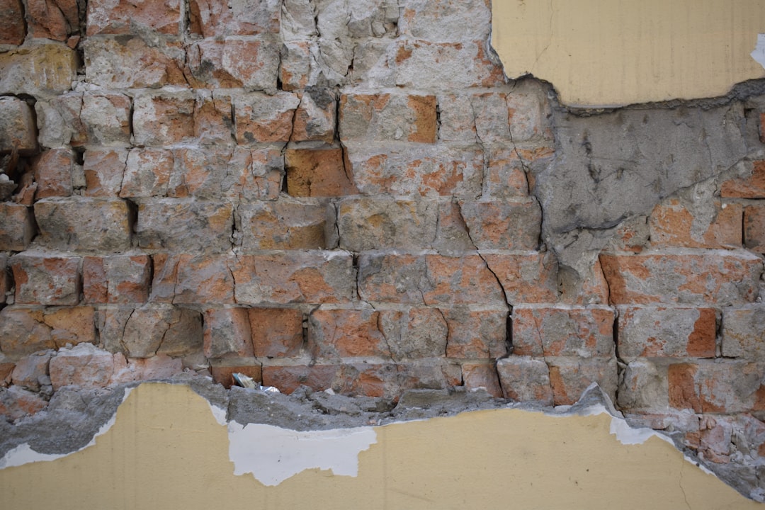 Builders Blamed for Miscommunication