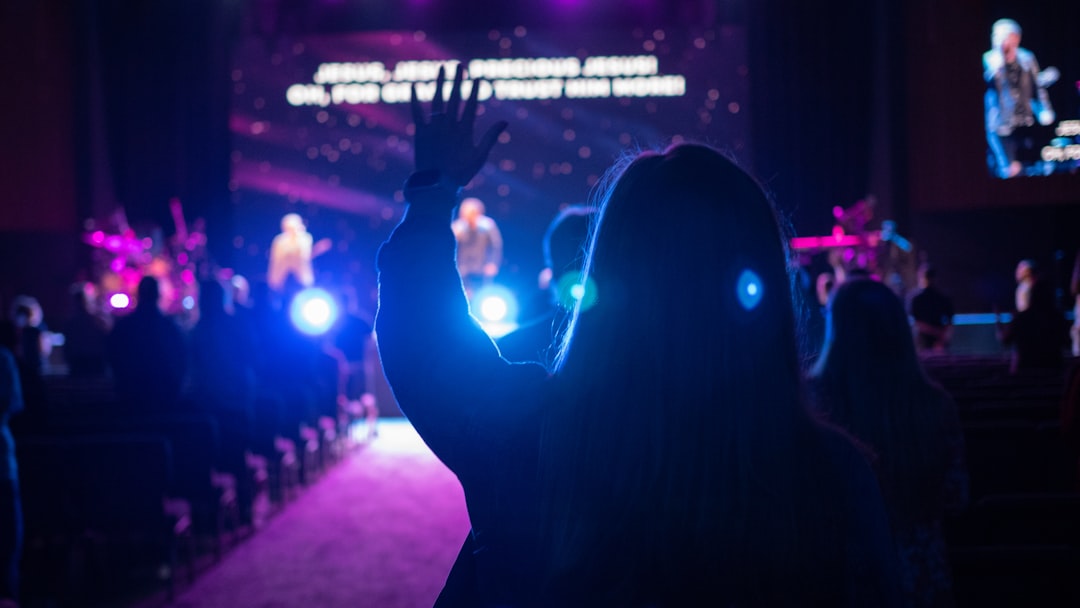 Holograms and Crowd Engagement