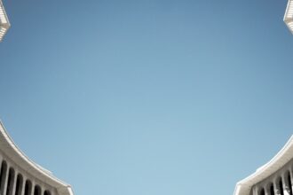 photo-1541782478396-79c8d990b2e5