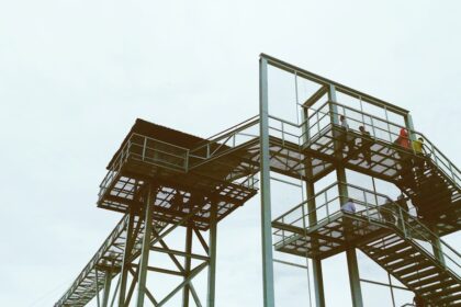 photo-1545494038-edbff81b6895-1