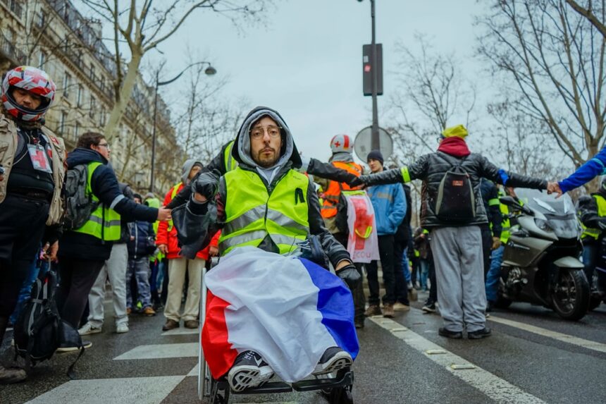 photo-1547980810-5c338cd154d5-1