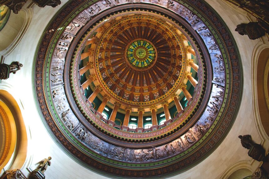 photo-1550790761-c5b871f47181