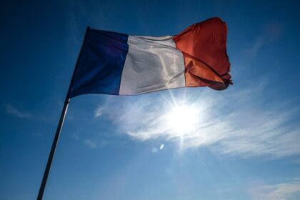 photo-1557767537-2eb93757757e