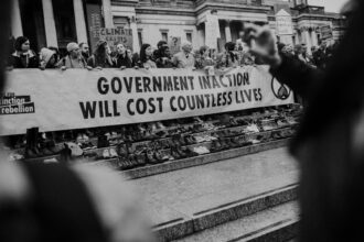 photo-1570910493059-b4d9f808d96c