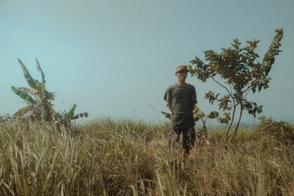 photo-1580928798610-b1b9fbfd40bb