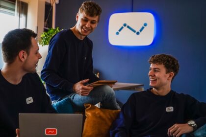 photo-1581934932994-e4ac37c0c882-1