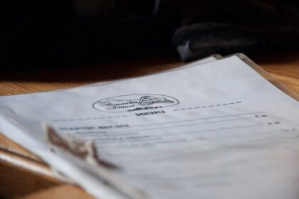 photo-1590918466935-8a48d3bbca4a