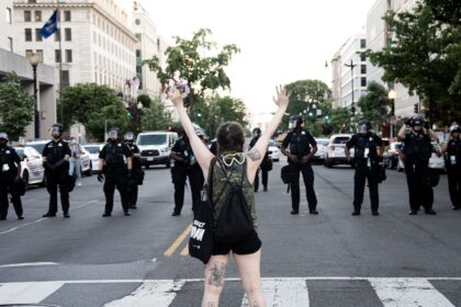 photo-1590989993995-32e2f14006bc